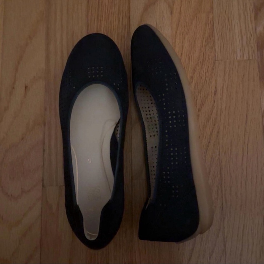 Ara Black and Tan Women's Flats